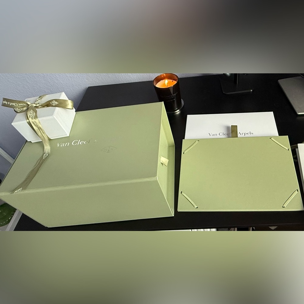 Vancleef & Arpels gift box set